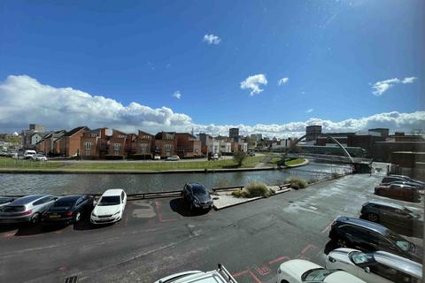2 bedroom flat to rent, Electric Wharf