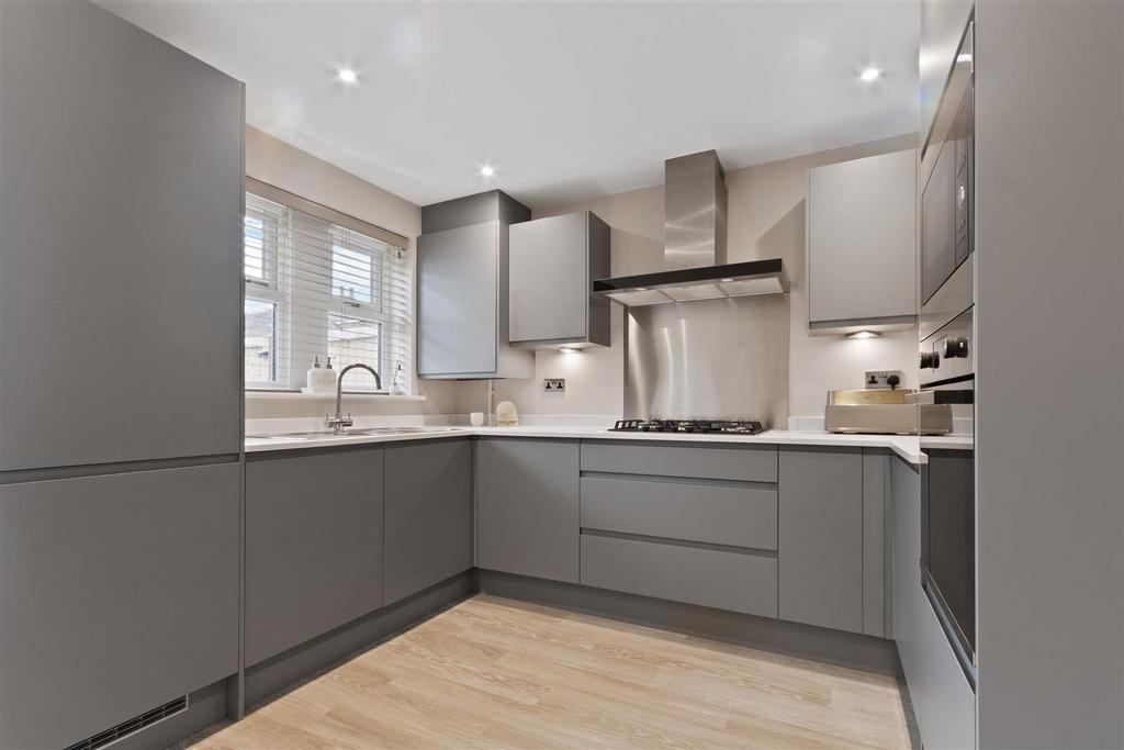 Modern fitted dining/kitchen
