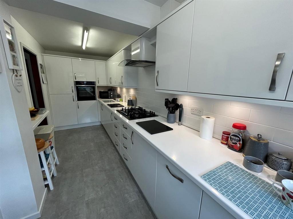 Kitchen2.jpg