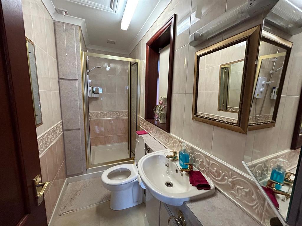 Shower Room Downstairs.jpg