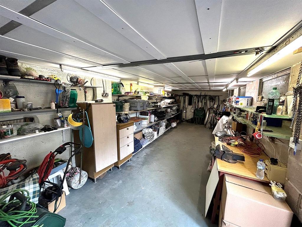 Garage 1.jpg