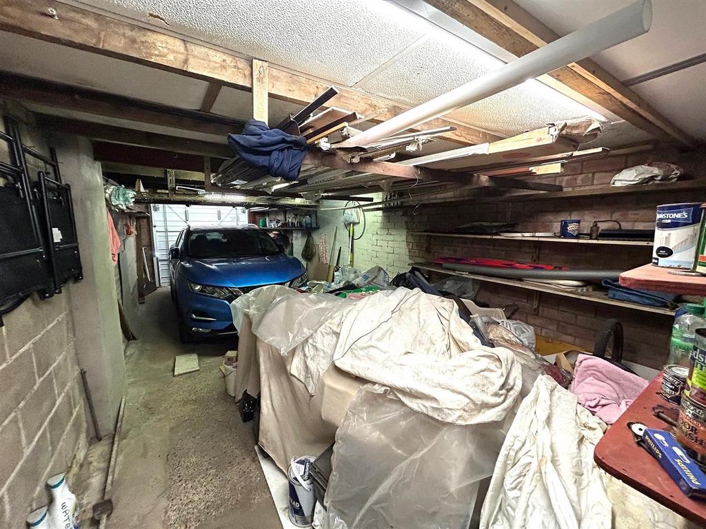 Garage 2.jpg