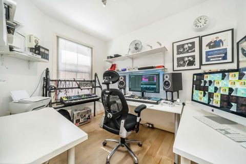 2 bedroom maisonette for sale, Dahomey Road, London SW16