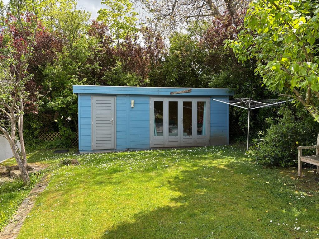 68236f977f166 Rosemayne-summerhouse