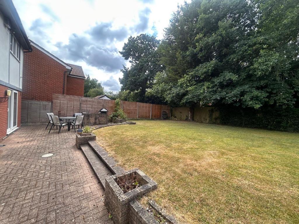 Rear garden 3.jpg