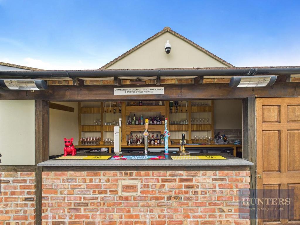 Bar Close.jpg