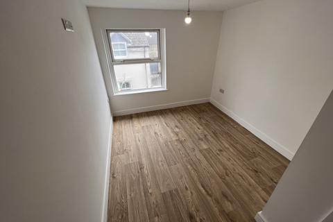2 bedroom flat to rent, Water Street, Carmarthen, Carmarthenshire