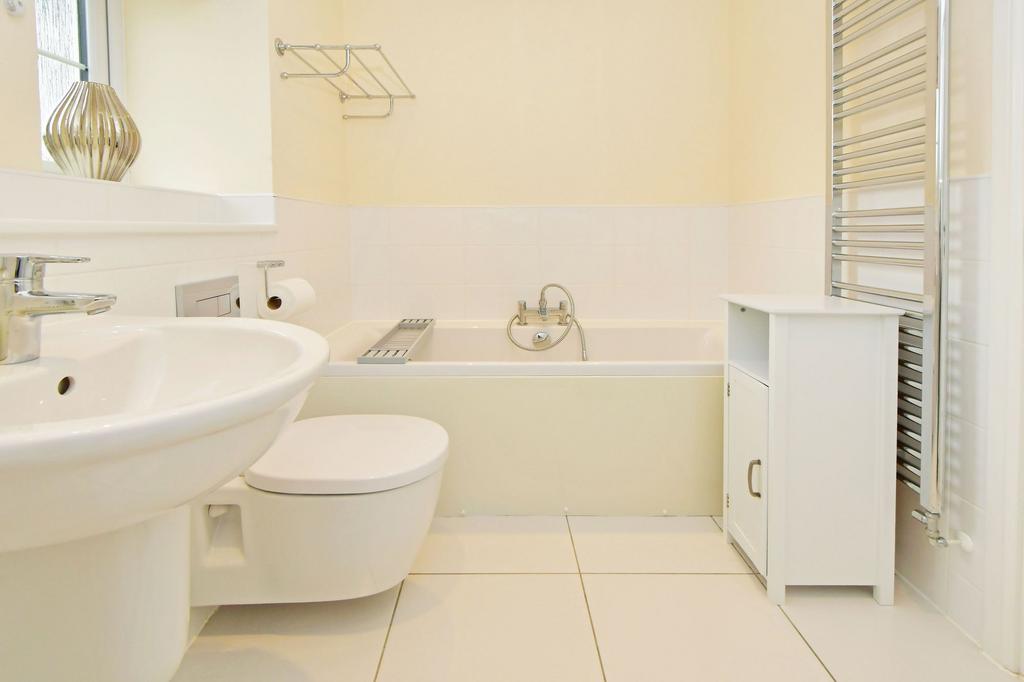 Principal bathroom