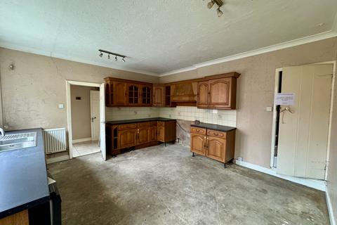 5 bedroom farm house for sale, Main Road, Thorngumbald, HU12 9LY