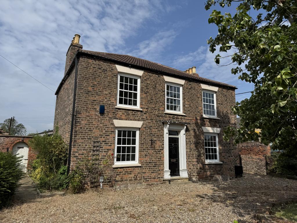 5 Bed det. house with bldgs &amp; 5.25 acres