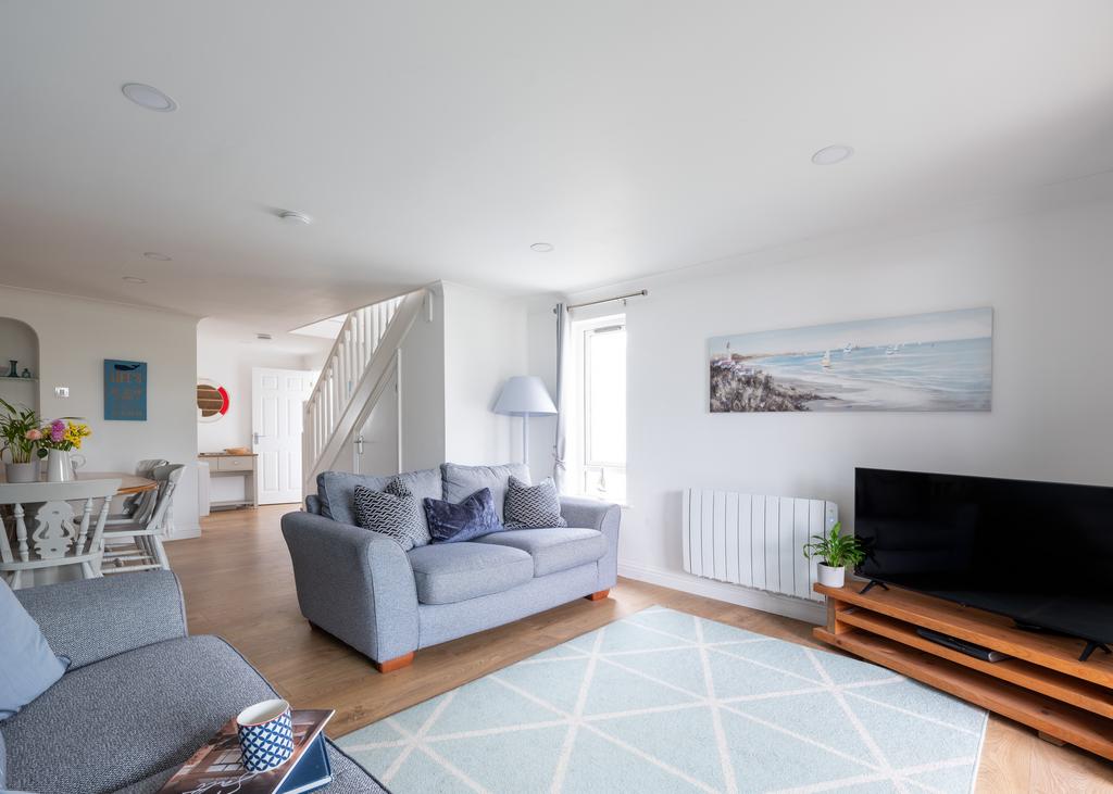 6759bfbb22a35 St Moritz Villas 7-25