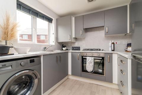 2 bedroom semi-detached house to rent, Dane Park, Hull, HU6