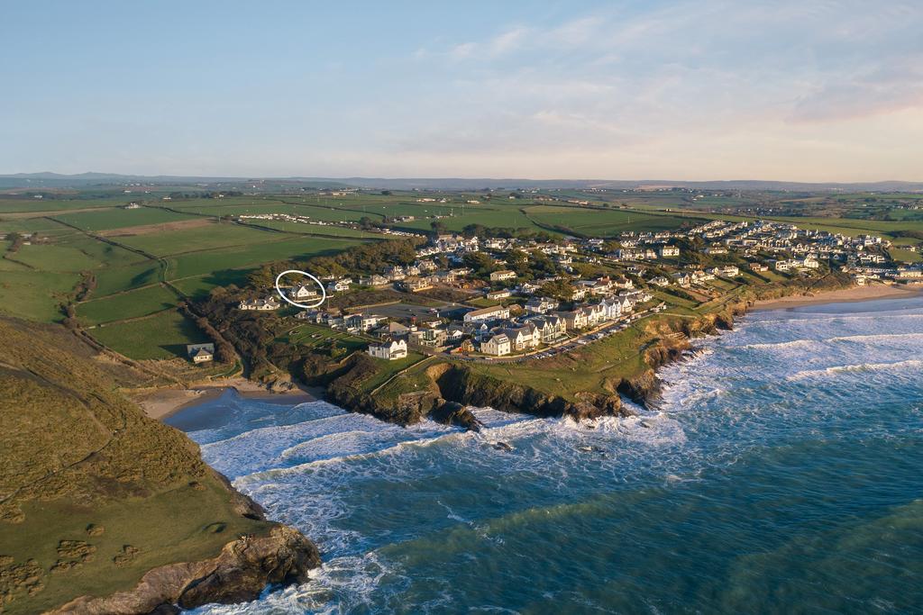 67bf1d7f7aef3 Choughs white circle