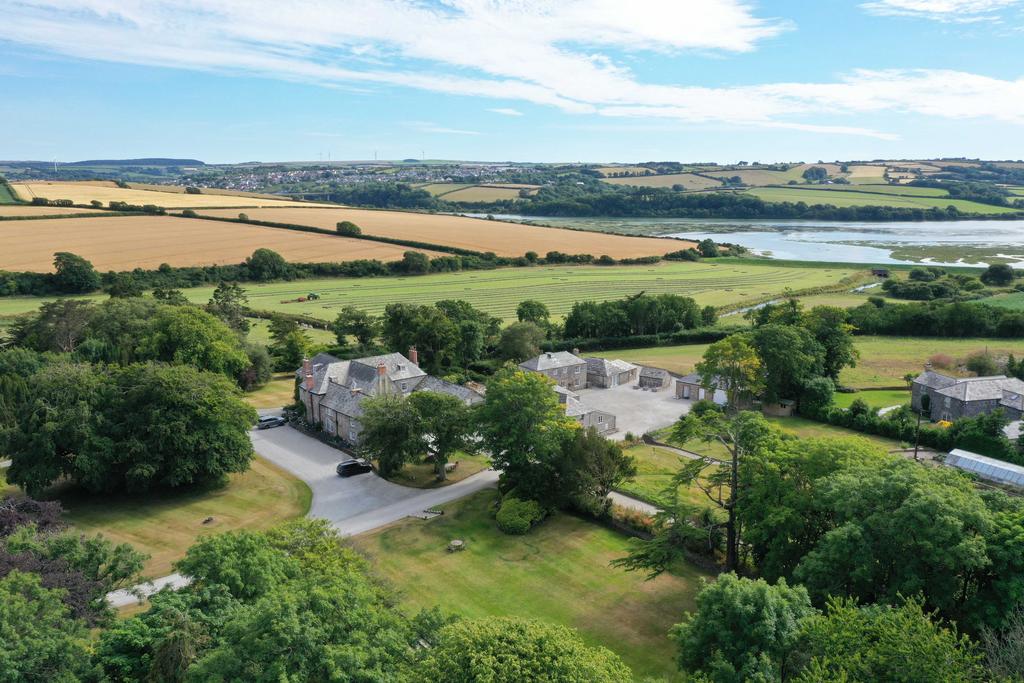 66bf63e5611ad LREdit-Trewornan-Manor-Drone DJI 096
