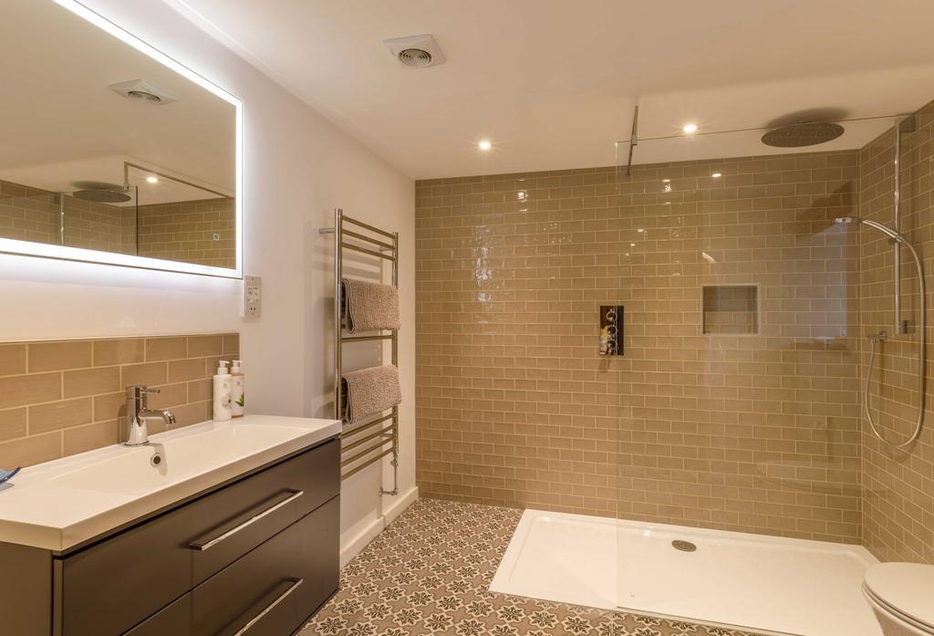 62d02ec3c5475 TM-Harlyn-Bathroom