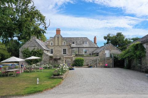 undefined, Trewornan Manor