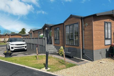 2 bedroom park home for sale, Oakwood Retreat Country Park, Back Road, Newton On Derwent, York