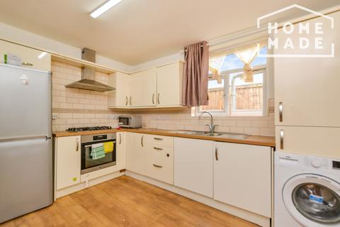 4 bedroom semi-detached house to rent, Thornton Heath, CR7