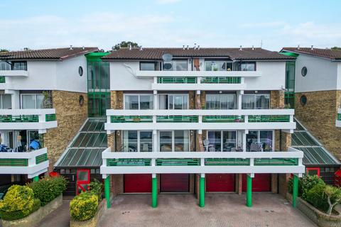2 bedroom flat for sale, The Vale, Vange, Basildon
