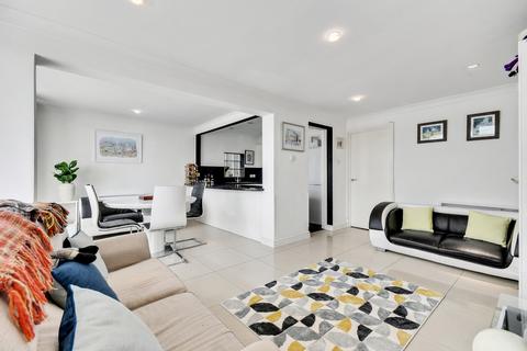 2 bedroom flat for sale, The Vale, Vange, Basildon