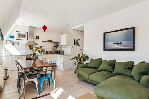 2 bedroom flat for sale, Prince Of Wales Mansions, Battersea, London, SW11