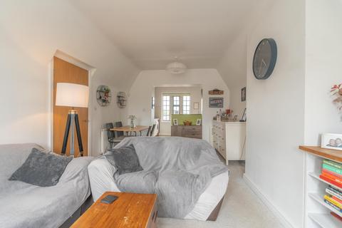 2 bedroom flat for sale, Drummers Keep, Barracks Square, SK11 8HH