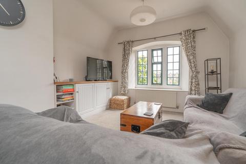 2 bedroom flat for sale, Drummers Keep, Barracks Square, SK11 8HH