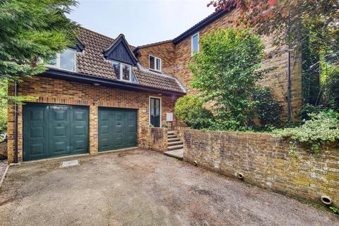 2 Brookside, Stanwick, Wellingborough, NN9 6PW
