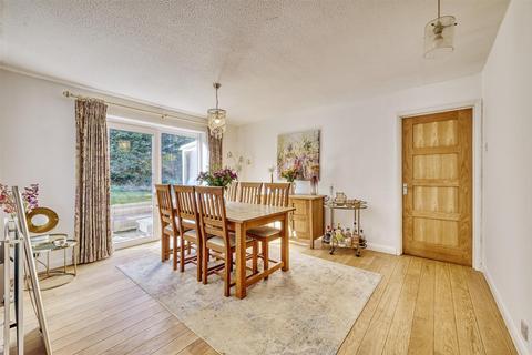 2 Brookside, Stanwick, Wellingborough, NN9 6PW