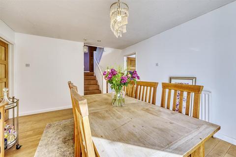 2 Brookside, Stanwick, Wellingborough, NN9 6PW