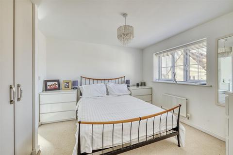 2 Bernard Vann Close, Rushden, NN10 0ZD