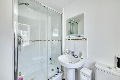 2 Bernard Vann Close, Rushden, NN10 0ZD
