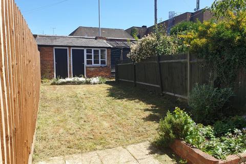 2 bedroom terraced house to rent, Beaconsfield Place, Rushden