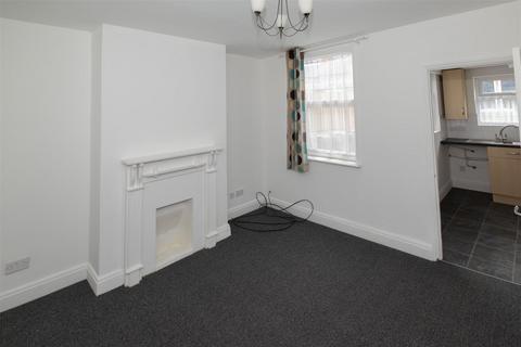 2 bedroom terraced house to rent, Beaconsfield Place, Rushden