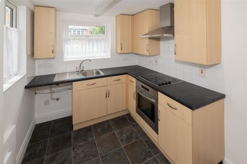 2 bedroom terraced house to rent, Beaconsfield Place, Rushden