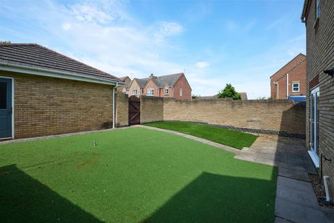 4 bedroom house to rent, Roman Way, Higham Ferrers