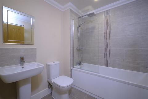 2 bedroom flat to rent, Chichele Street, Higham Ferrers