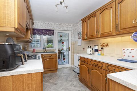 4 bedroom detached bungalow for sale, Laund Road, Huddersfield HD3