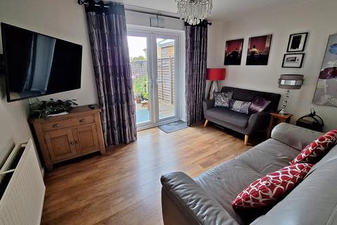 2 bedroom semi-detached house for sale, Lesbury Close, Luton, LU2 9UP