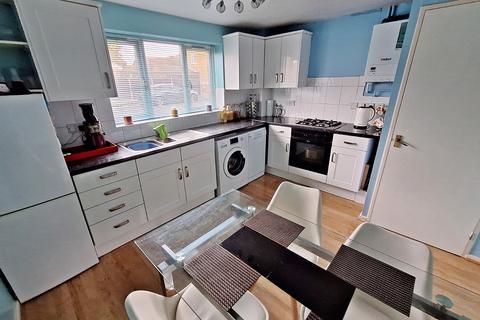 2 bedroom semi-detached house for sale, Lesbury Close, Luton, LU2 9UP