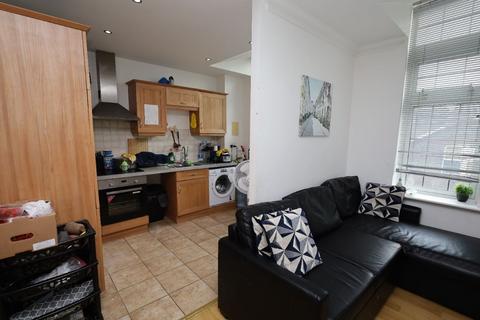 2 bedroom flat for sale, Flat 3 Hatton Place, 118 Midland Road, Luton, Bedfordshire, LU2 0FB