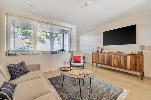 3 bedroom flat for sale, Heygate Street, Elephant and Castle, London, SE17