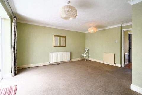 11 Skippers Close, Greenhithe, DA9 9QL