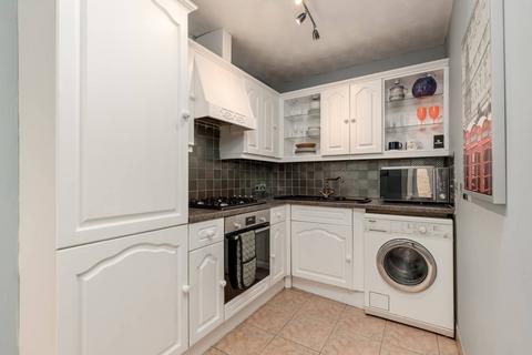 23/4 Upper Grove Place, Edinburgh, EH3 8AX