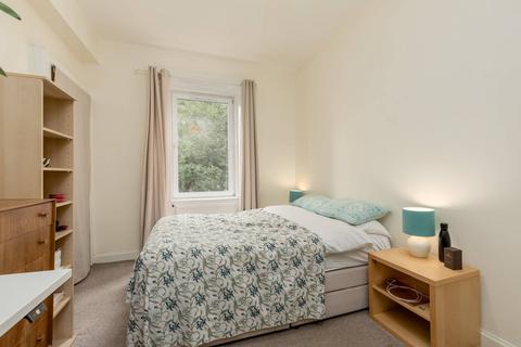 23/4 Upper Grove Place, Edinburgh, EH3 8AX