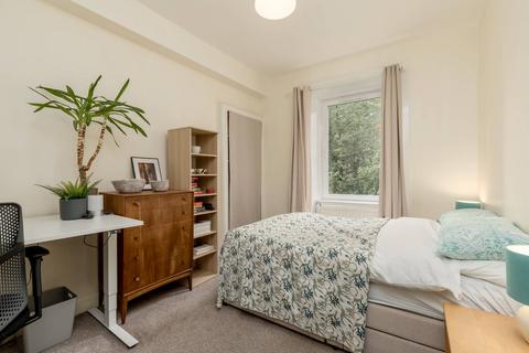 23/4 Upper Grove Place, Edinburgh, EH3 8AX