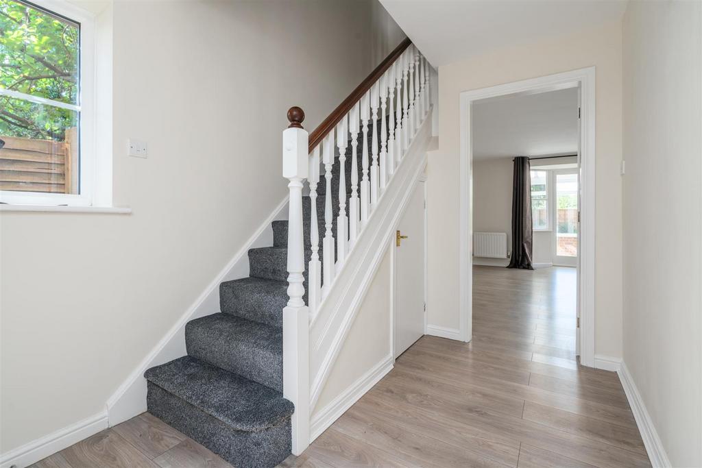 27 Shelfield Close, Hockley Heath 2.jpg