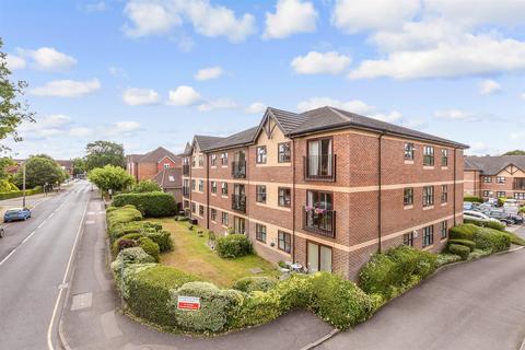 2 bedroom flat for sale, Victoria Road, Horley, Surrey