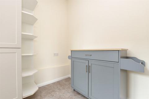 2 bedroom flat for sale, Victoria Road, Horley, Surrey