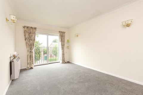 2 bedroom flat for sale, Victoria Road, Horley, Surrey